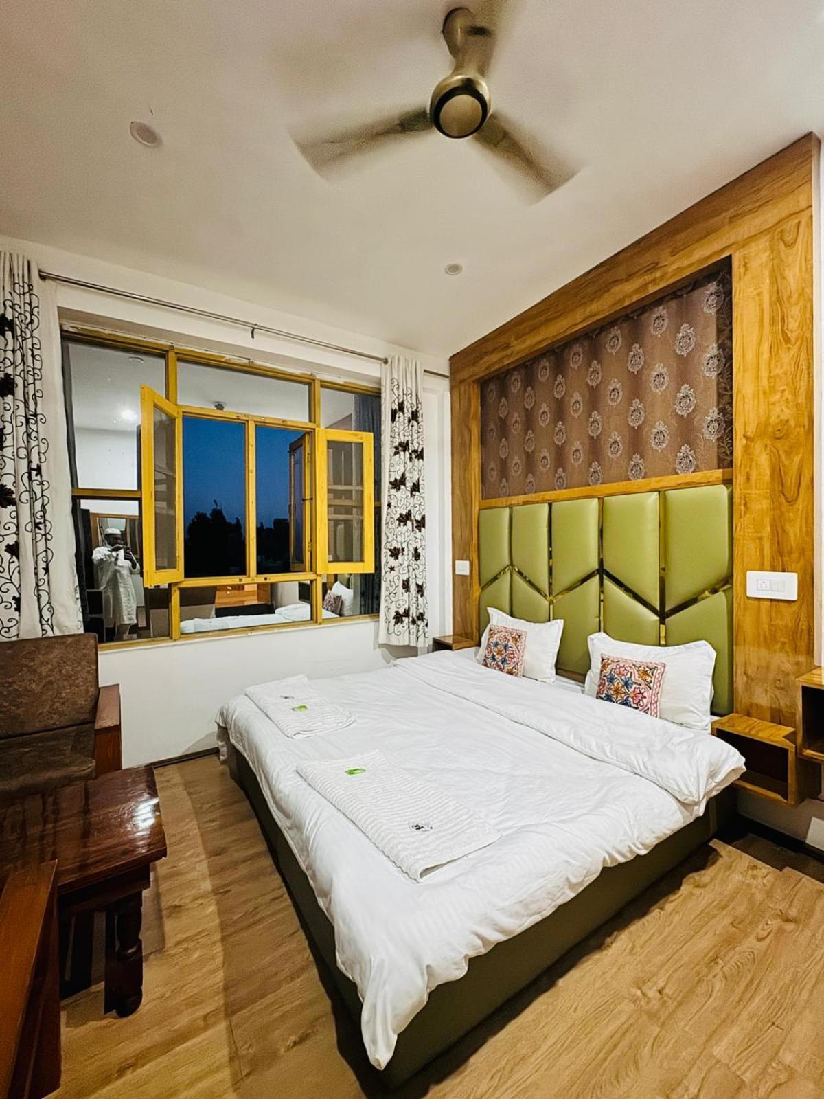 Gulmarg Gs Residency Hotel エクステリア 写真