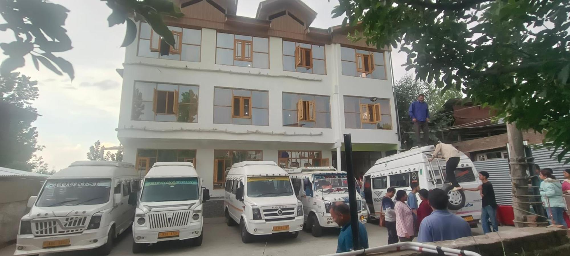 Gulmarg Gs Residency Hotel エクステリア 写真