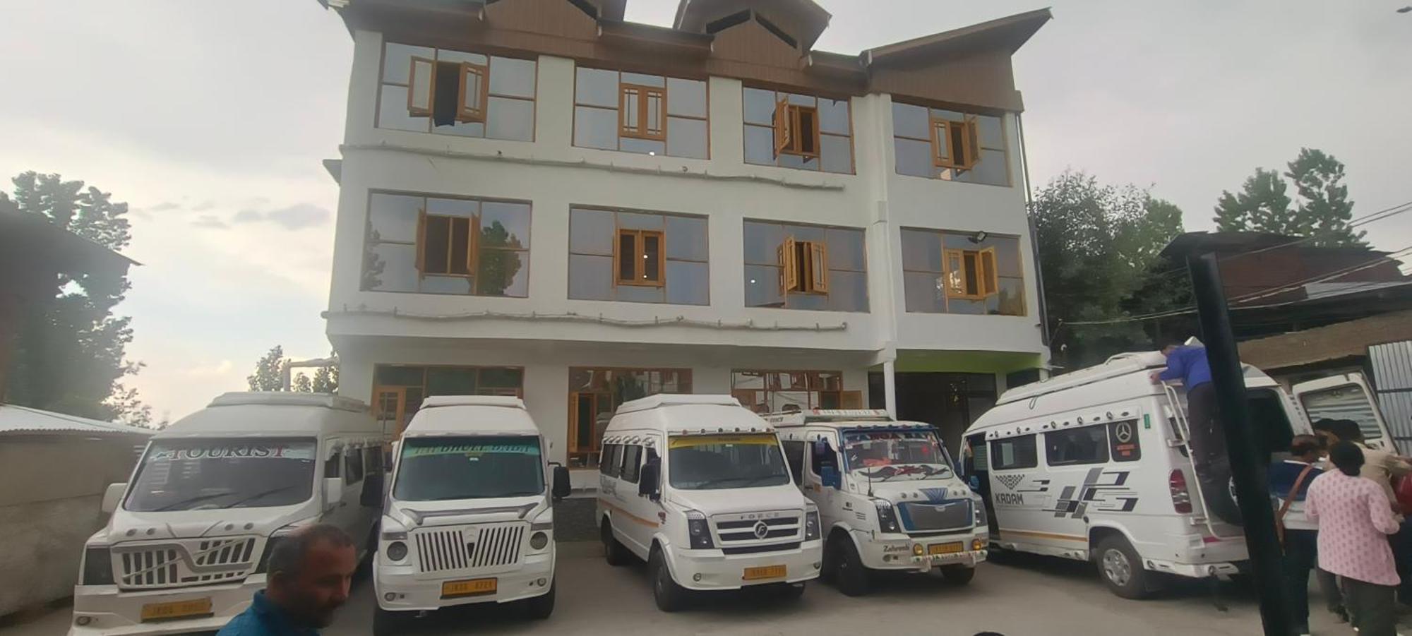 Gulmarg Gs Residency Hotel エクステリア 写真