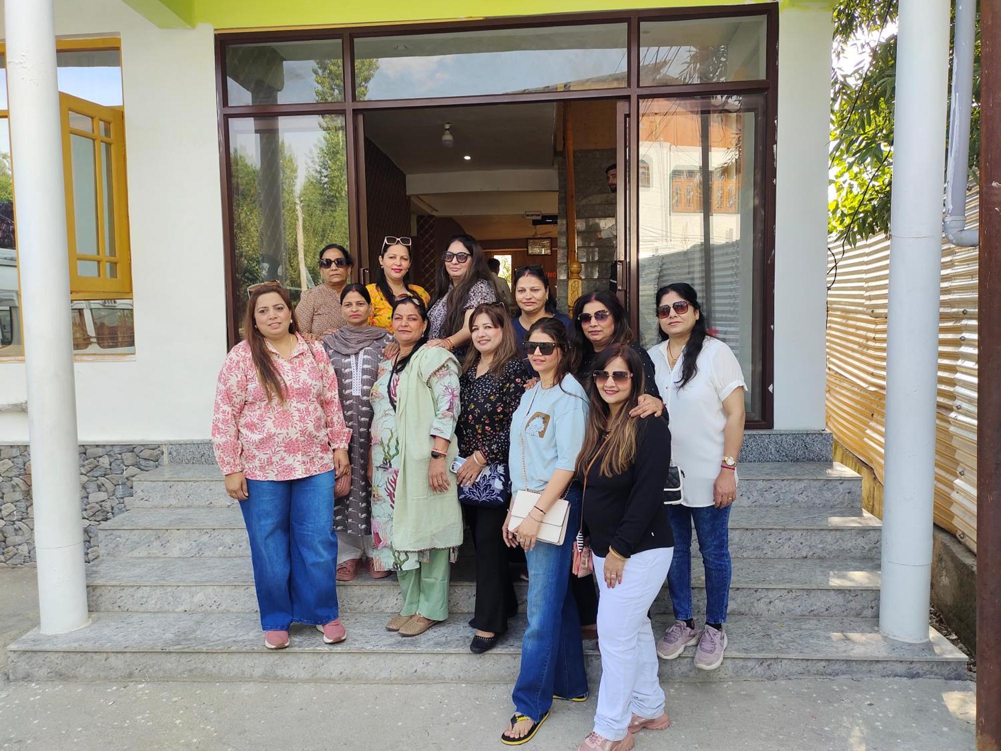 Gulmarg Gs Residency Hotel エクステリア 写真